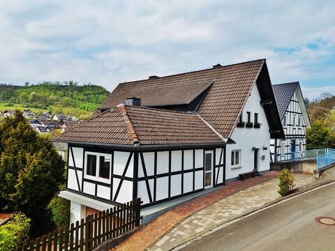 Sunny spacious holiday house, 13p, Winterberg 15km