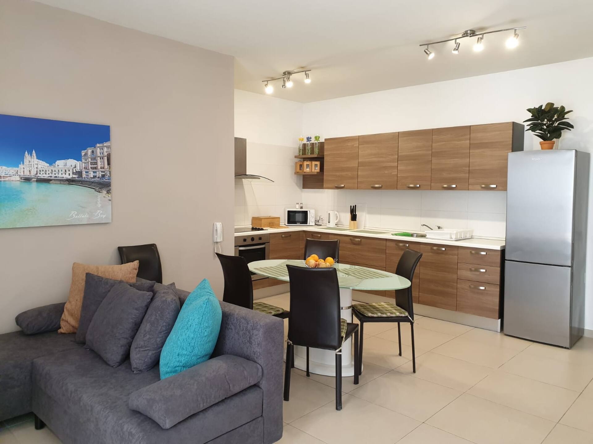 Modern 2 Bedroom in Excellent Location