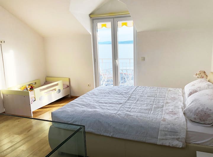 Bedroom (3rd floor)