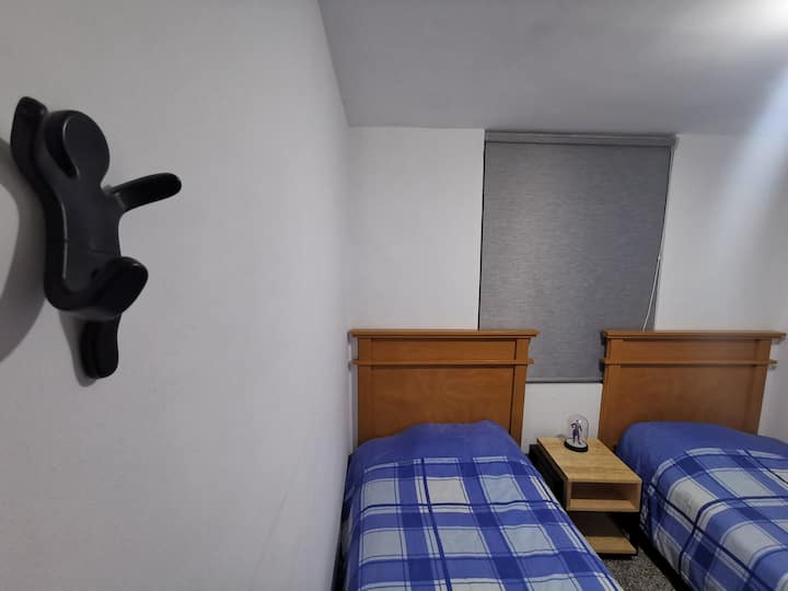 Secondary bedroom with a ceiling and pedestal fan.