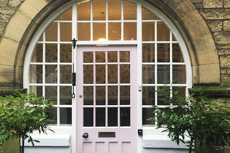 Homely stylish victorian apartment