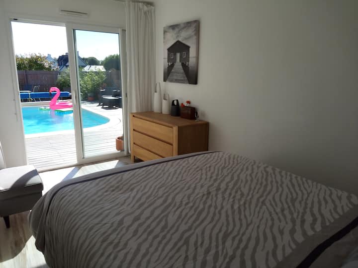 卧室（床160厘米） ，可直接通往泳池和露台 