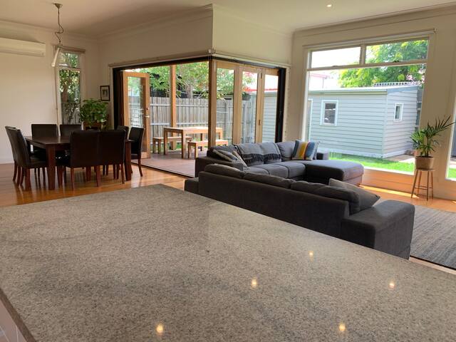 Family Home 7km to CBD gallery image 5