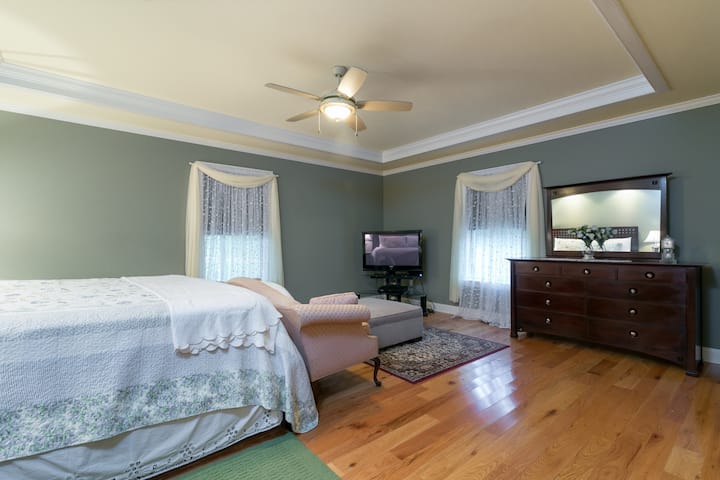 1er piso: vista parcial de la suite principal con TV Samsung de 45pulgadas