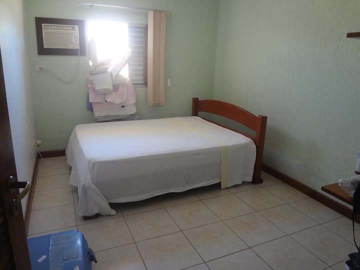 غرفة النوم 3: سرير مزدوج +رفوف+ مكيف هواء