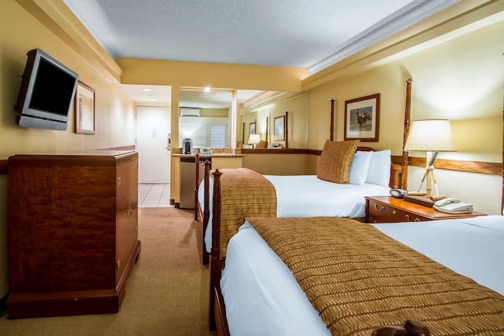 Close to Ala Moana Shopping Center, Hotel room, 2 beds