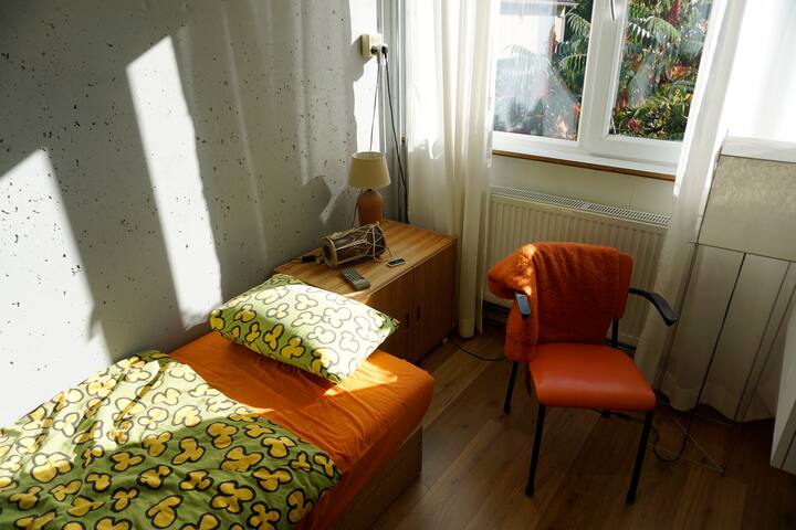 Oldenzaal single room, possibly extra mattress