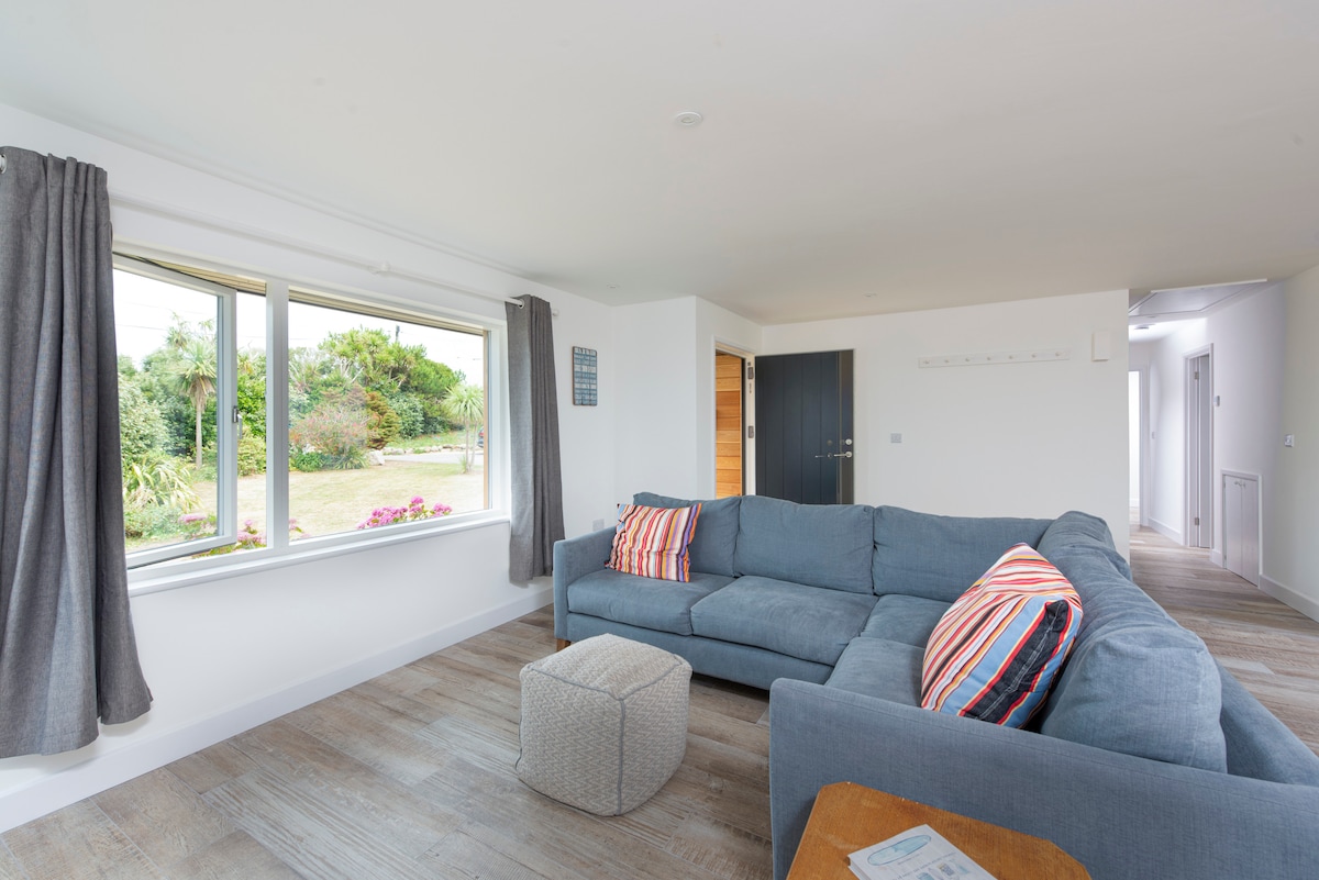 Popular Airbnb listing: Sea-View Beach House | Walk to Beach, Parking, EV in Sennen