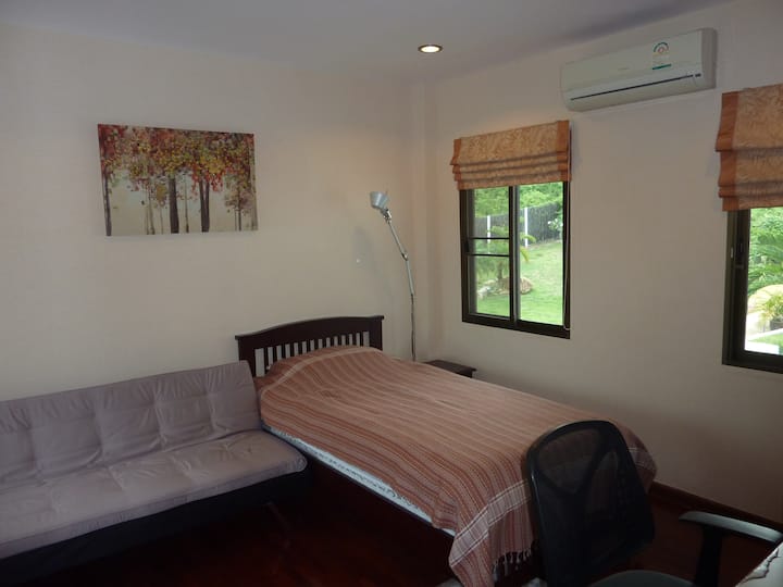 Office-bedroom 3 with balcony (bed plus sofa-bed)