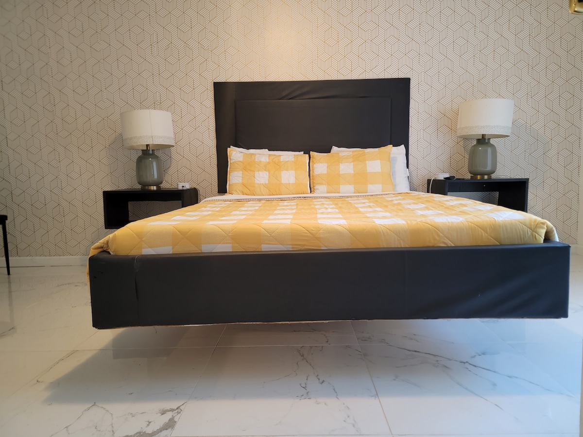 Floating bed, tiled room, Shared bathroom, balcony Houses for Rent in