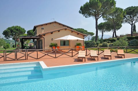 Exclusive villa / private Pool & Tennis near Rome