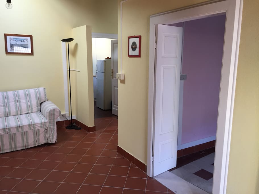 Sala soggiorno con divano letto
