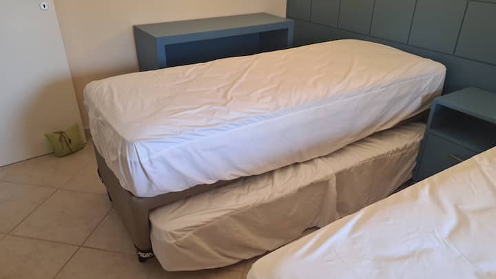 套房2 ，三张单人床 