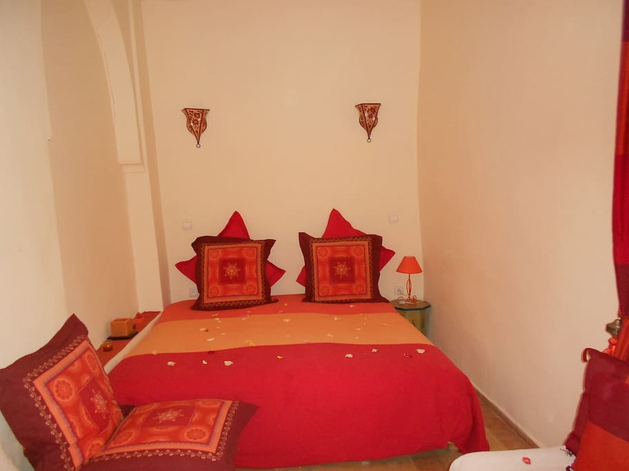 Suite PAPRIKA avec QUUEEN Bed + 2 lits simples