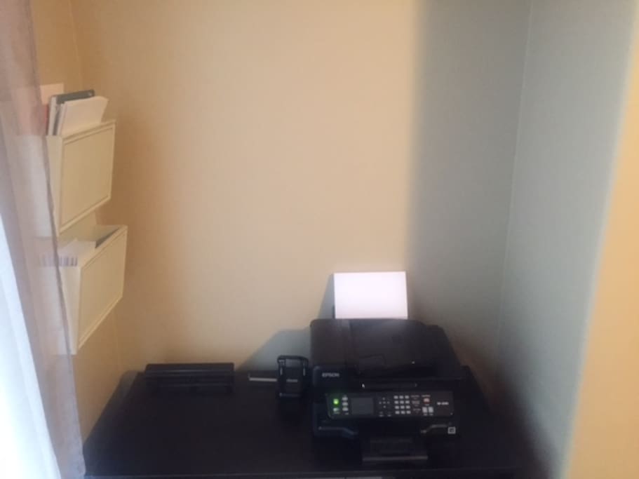 Office/Bedroom 4 w. Wireless Internet & Printer
