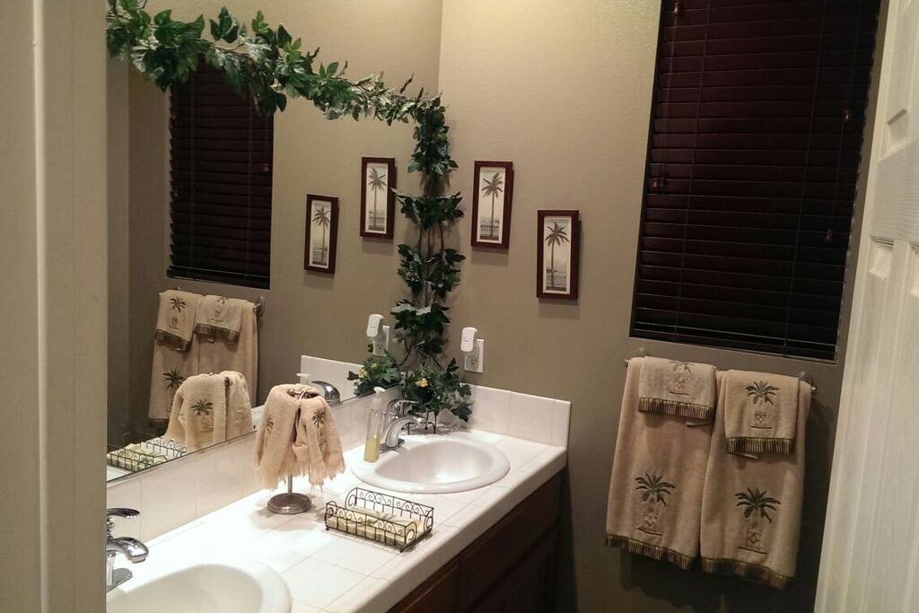 Shared hallway full bathroom