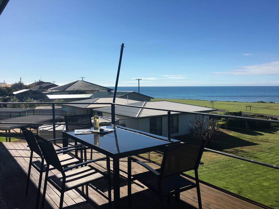 Front deck - great spot to relax