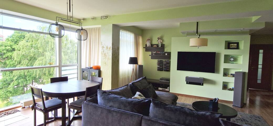 Spacious design flat&parking in quiet center gallery image 5