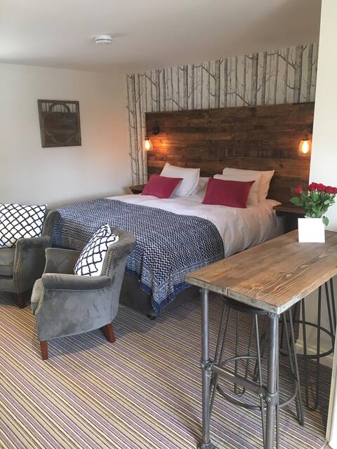 Double bed ensuite kitchen terrace (dog friendly)