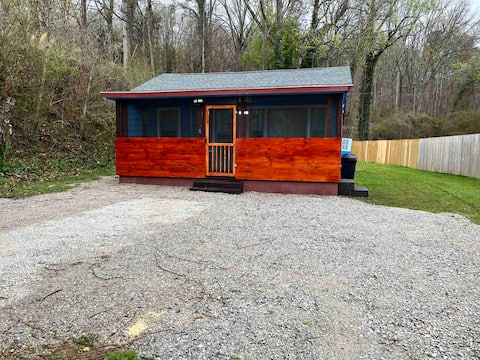 Cozy, Safe Cabin Near I-40, Pets +, Walden Ridge