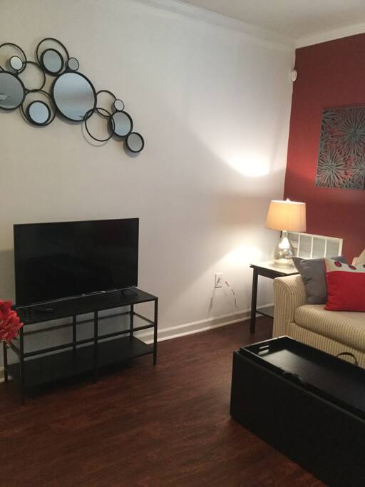 40 inch Smart HDTV that allows guests to watch streaming video using their existing Hulu, Netflix or other video service accounts.