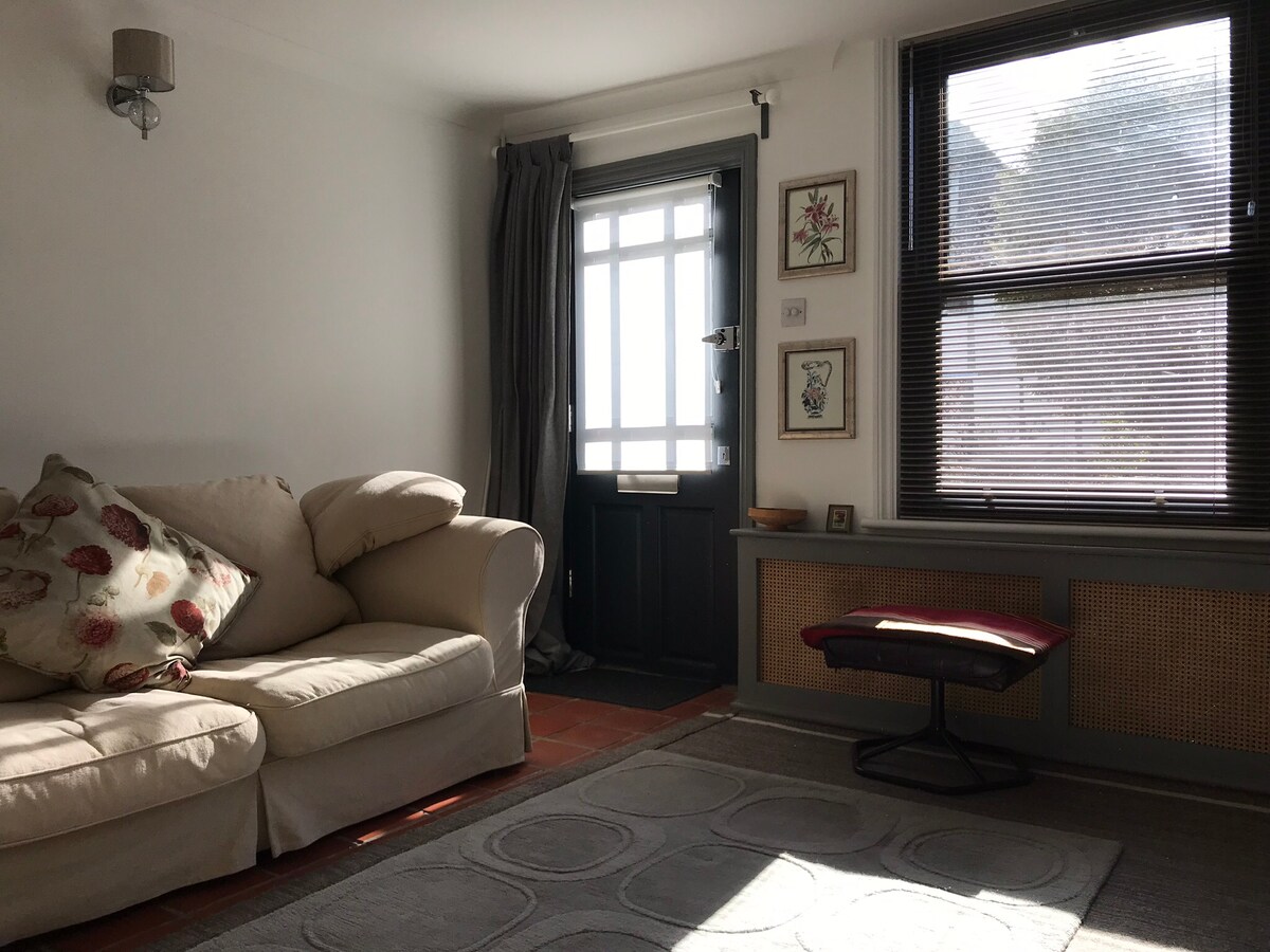Successful Airbnb property: Charming cottage stay in Rother