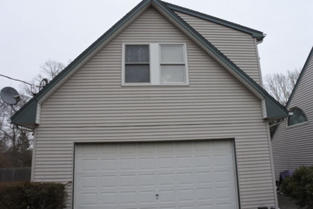 APARTMENT ABOVE GARAGE