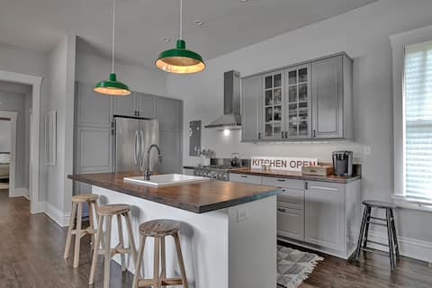 *Cozy, Clean, & in the Heart of Avondale*
