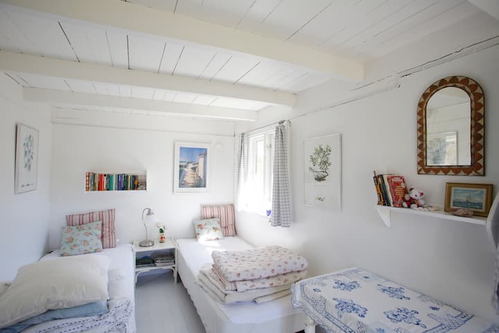 Гостинска куќа со 2 единечни
кревети