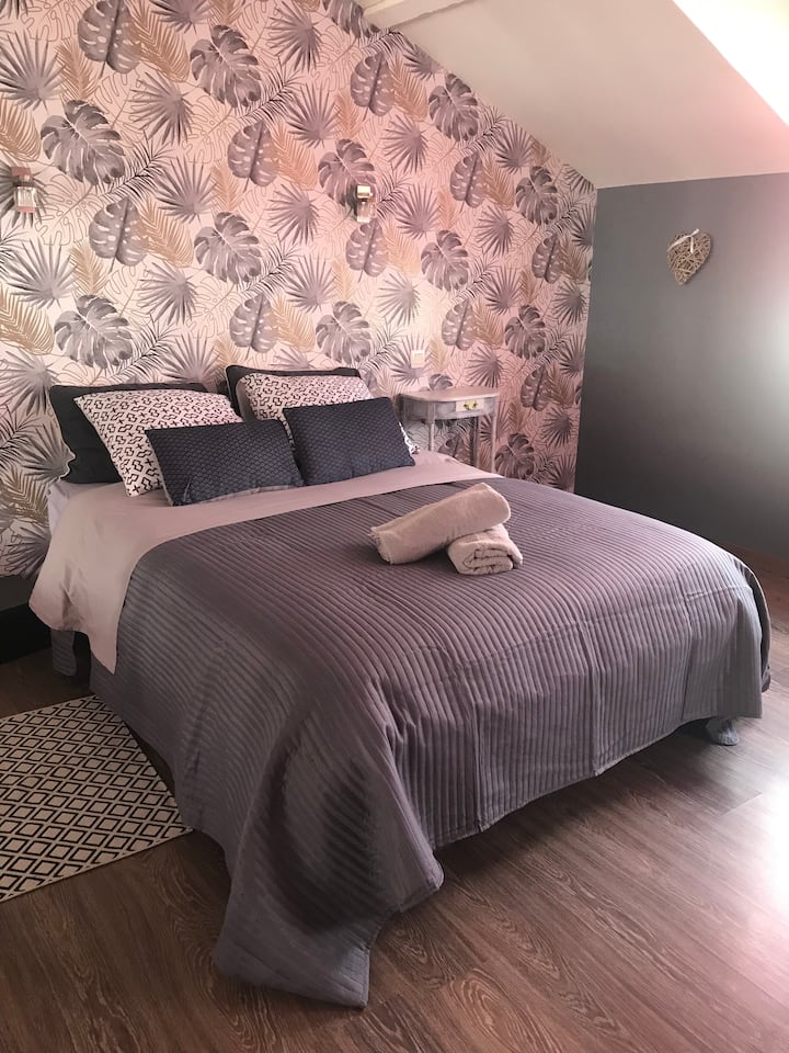 kamer 9: gelegen in het gebied "Appart Lilly", 2 tweepersoonsbedden; grote kleedkamer