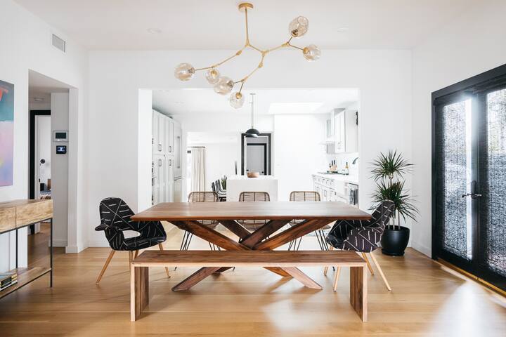 Designer Luxury Venice Retreat with Large Yard gallery image 5