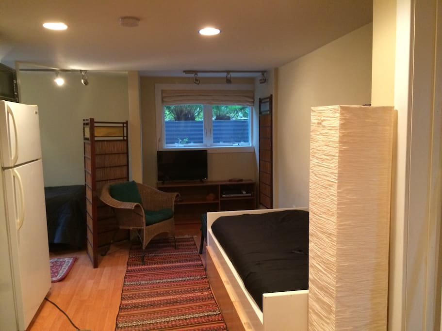 Same view...Japanese screen gives some privacy for the twin bed back in the little nook!