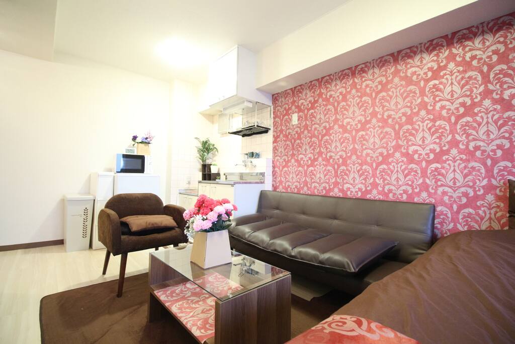 The room was covered with rugs/mats which was comfortable to walk on and laze on the floor. (Alvin)