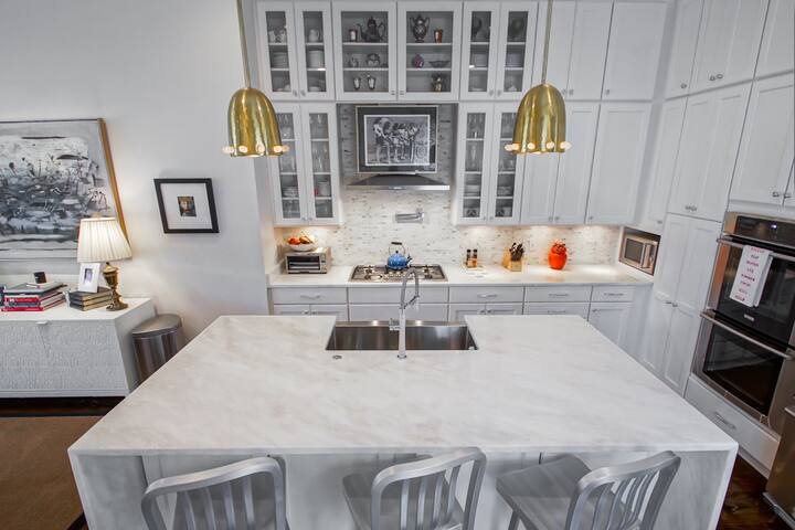 MARDI GRAS MAGIC gallery image 2