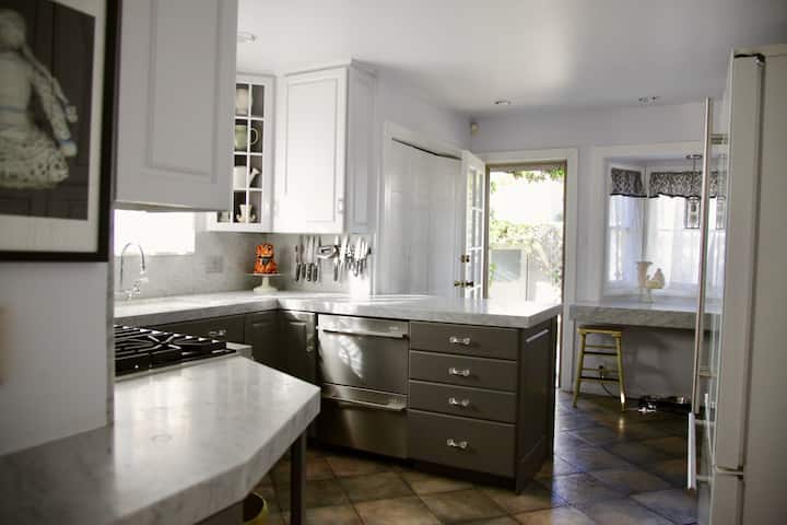 Darling House + Guest Cottage In Prime Location - Los Angeles, CA