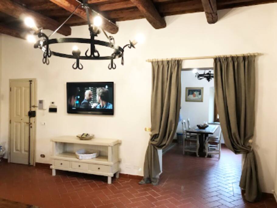 XIV century Tuscany villa – Apartment Living room and Kitchen