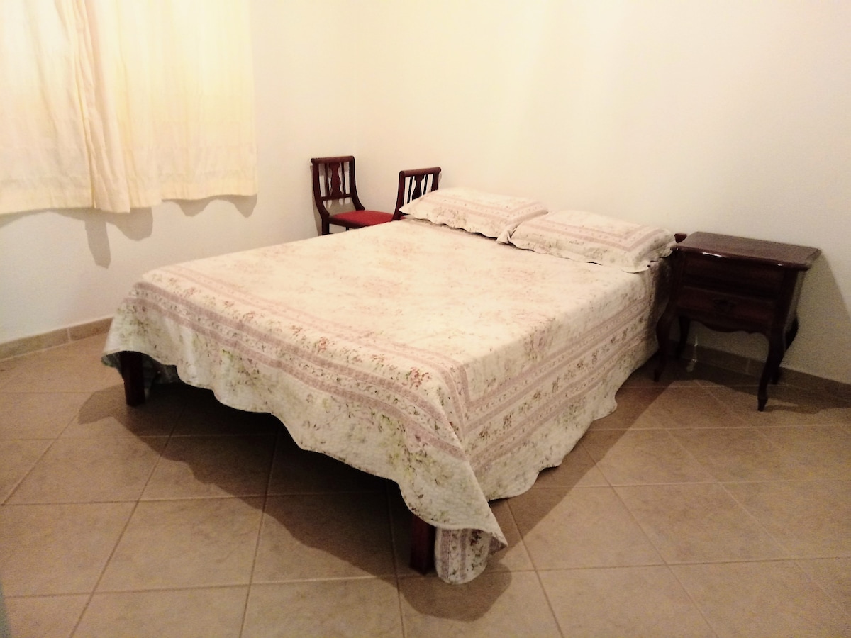 Izba s dvojlôžkom.