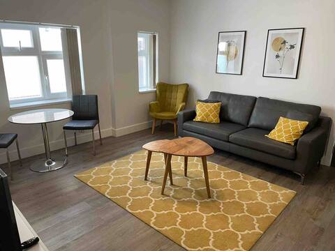 Spacious 1 bedroom serviced apartment