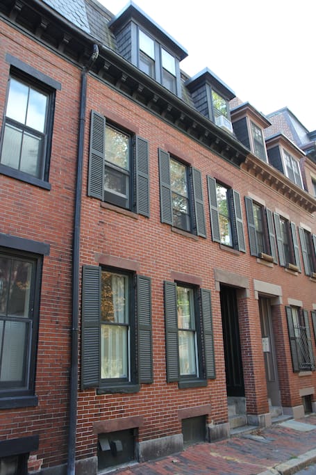The outside of our building just steps from Back Bay Station and plenty of cafes and restaurants.