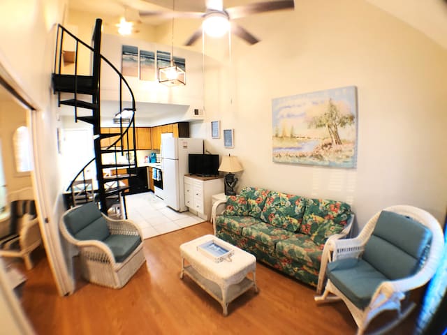 Remodeled Gulf Shores Condo- Private Cove Sleep 7+