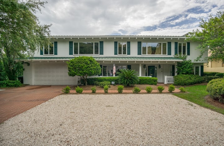 Life Is Bliss Cottage - Oceanfront / Heated Pool