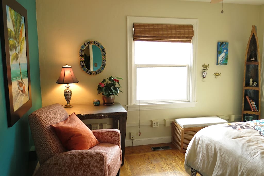 Zen Room- Laptop Friendly Workspace & Reclining Arm
Chair
