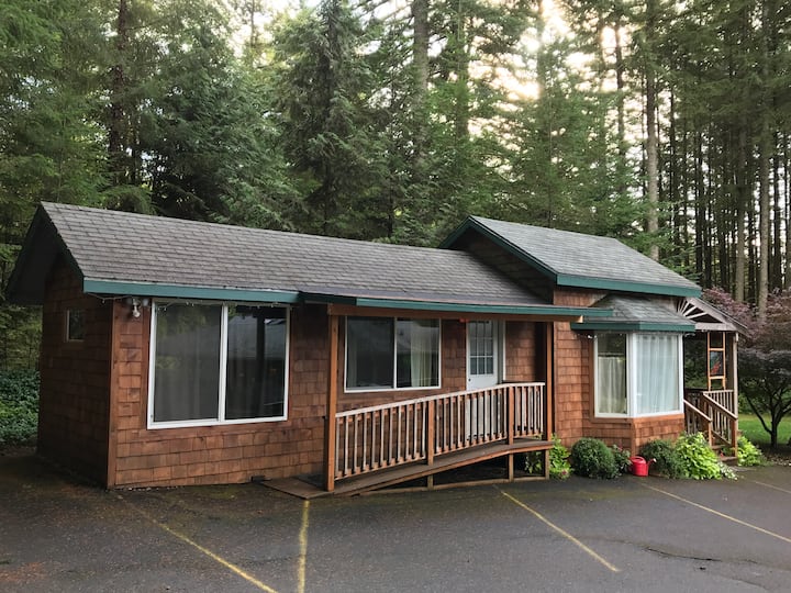 Sweet Mountain Guest Cottage Mt. Hood OR Cottages for Rent in Sandy, Oregon, United States