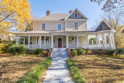 1906 Victorian Refuge - Entire Apartment