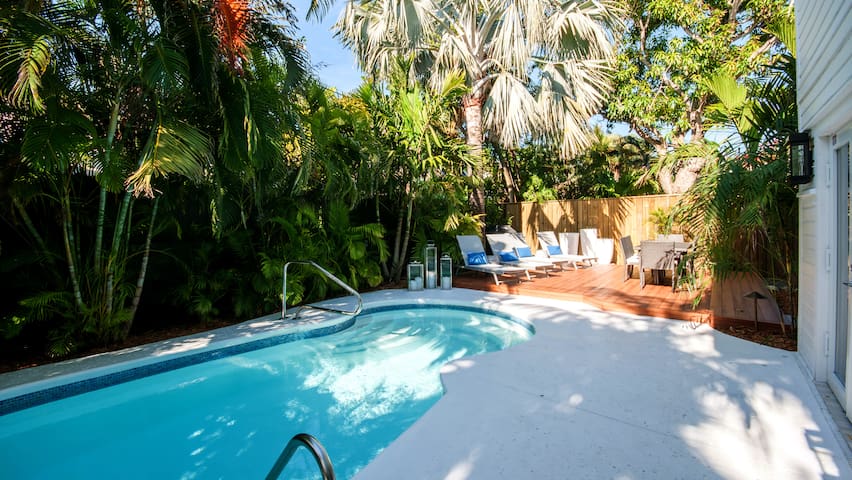 An oasis of calm in mid-town Key West— just a few short blocks to the beach.