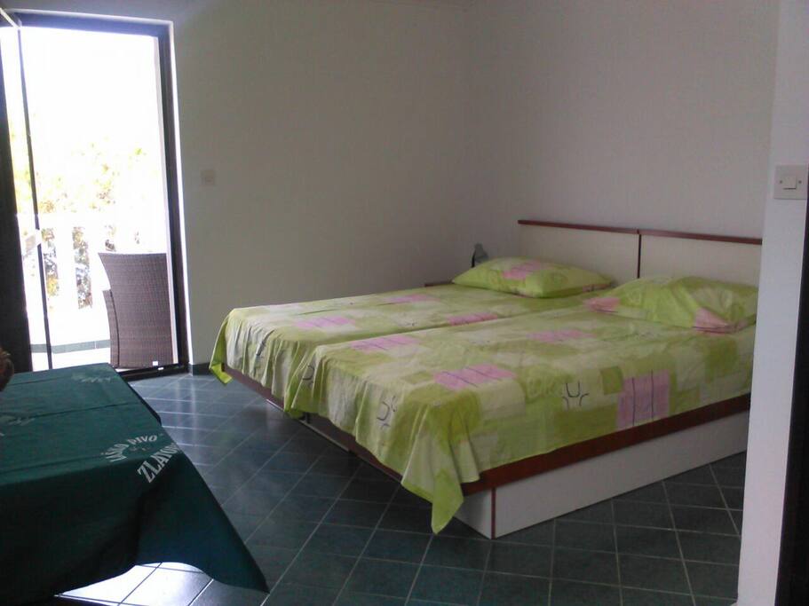 Two beds , possible split..