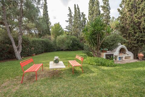 Armonia house in Vouliagmeni (200 m.from beach)