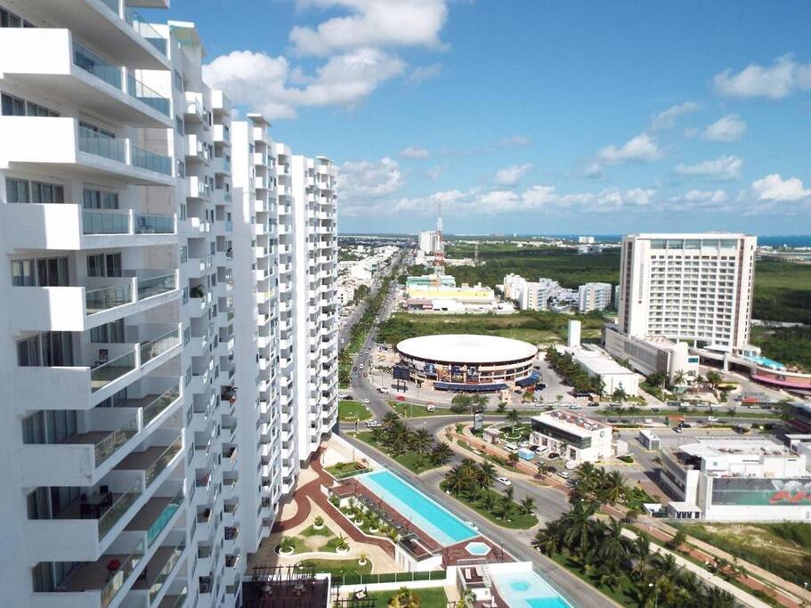 views of the city skyline from 7th floor!