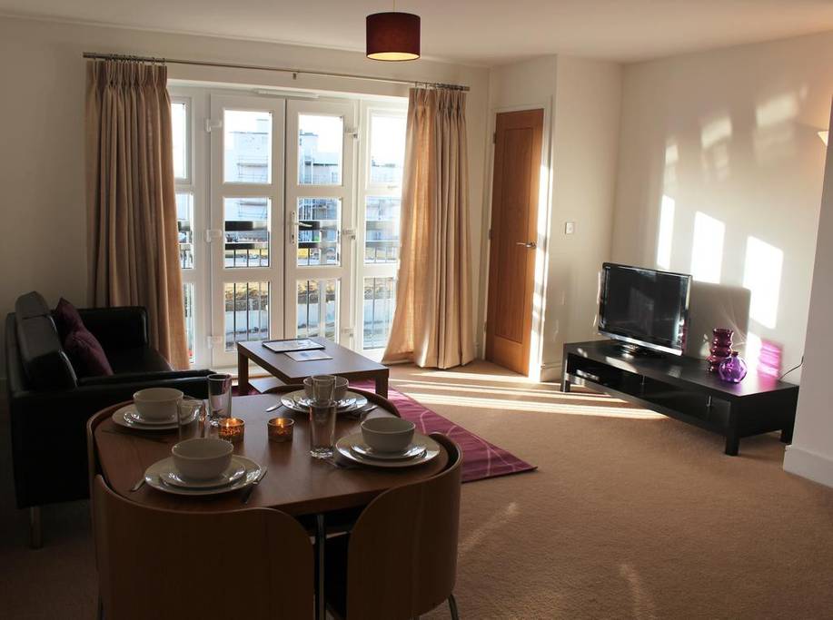 Farnborough one bedroom flat, close to airport Flats for Rent in