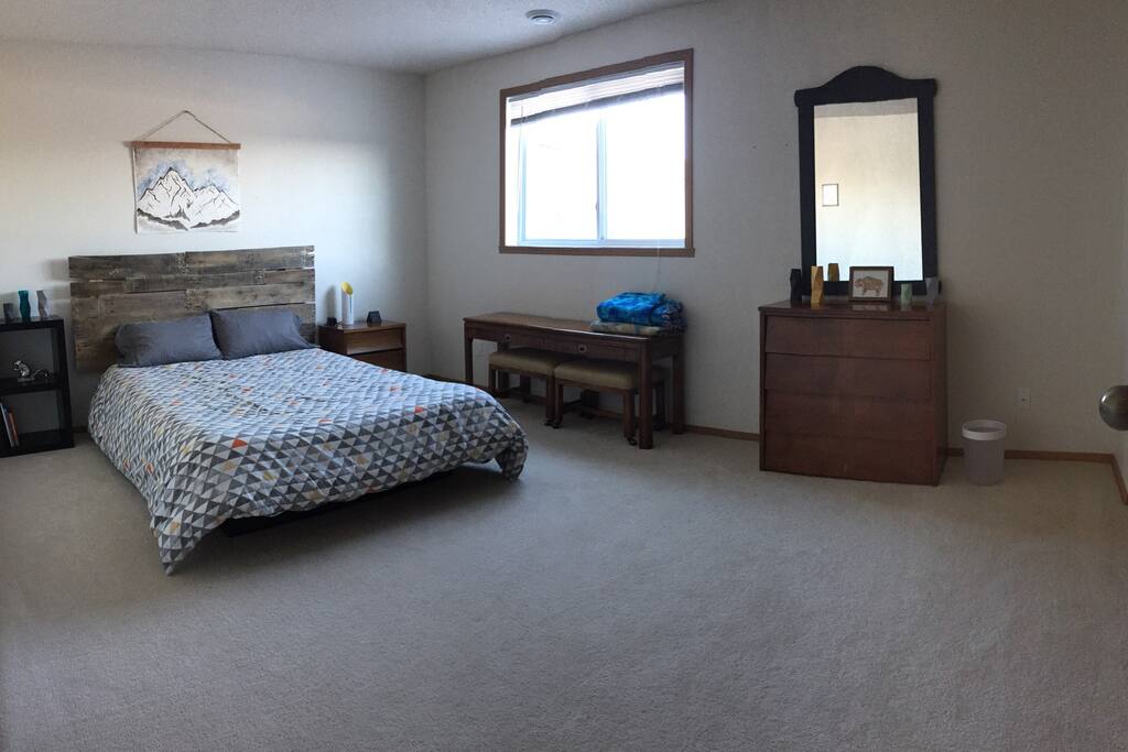 Memory foam queen bed